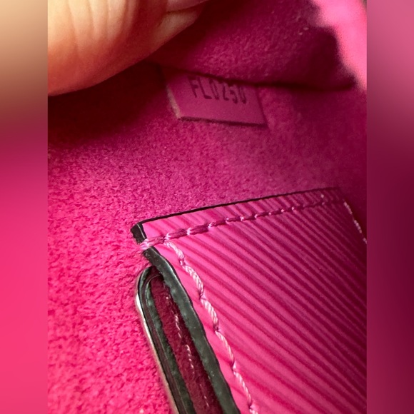 Louis Vuitton a small pink bag, looks like a new! 🩷 - Picture 5 of 15